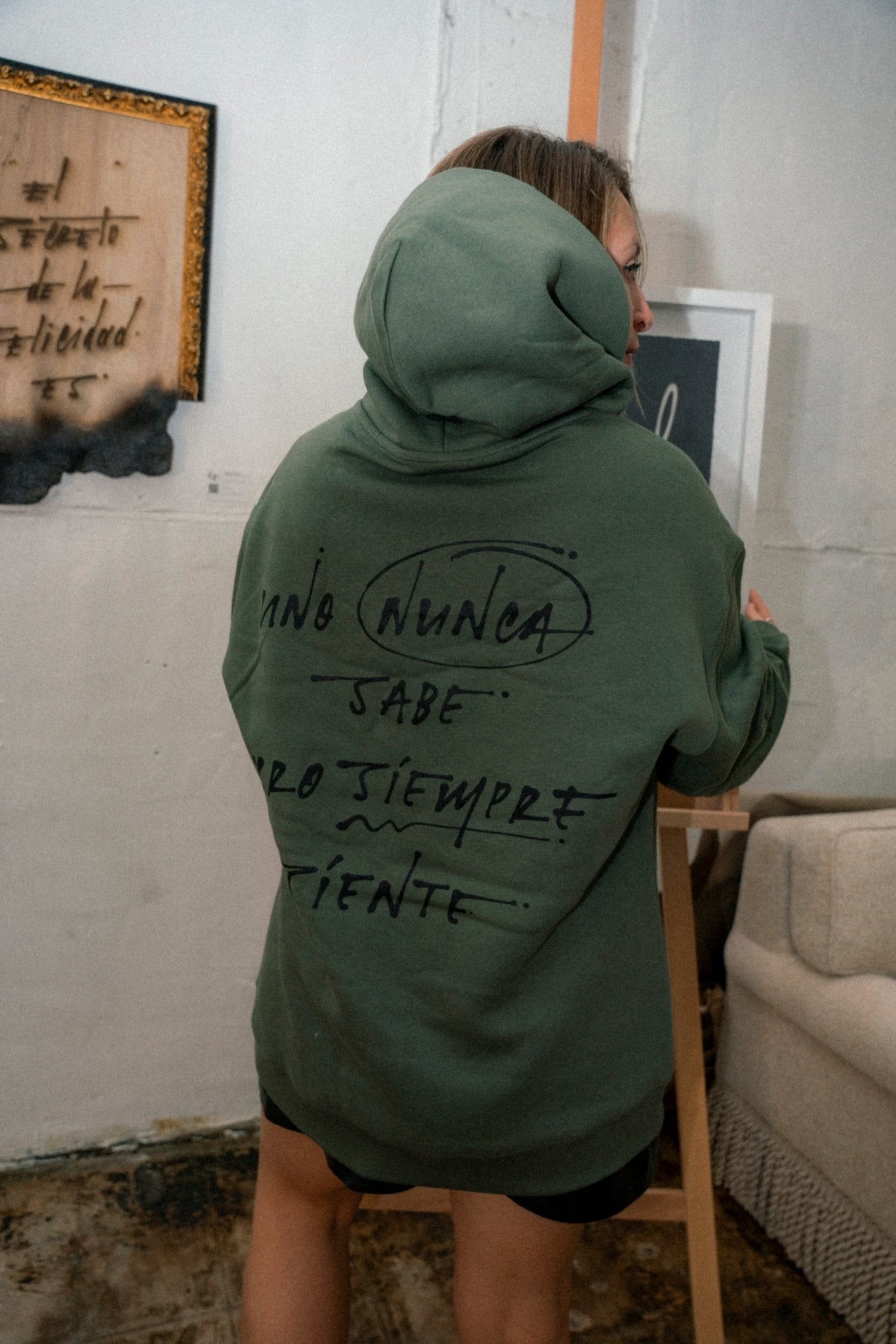 Uno Nunca Sabe Hoodie - Camilo Rojas Shop