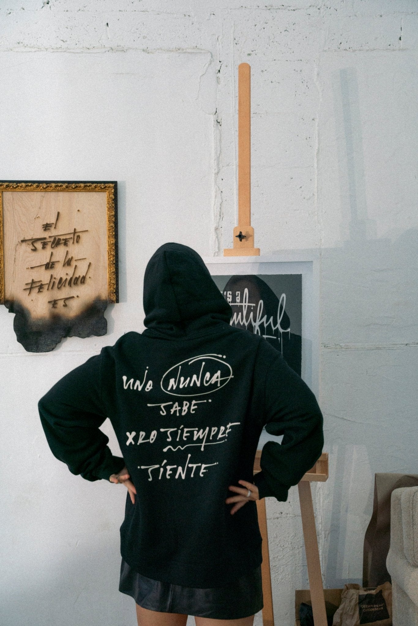 Uno Nunca Sabe Hoodie - Camilo Rojas Shop
