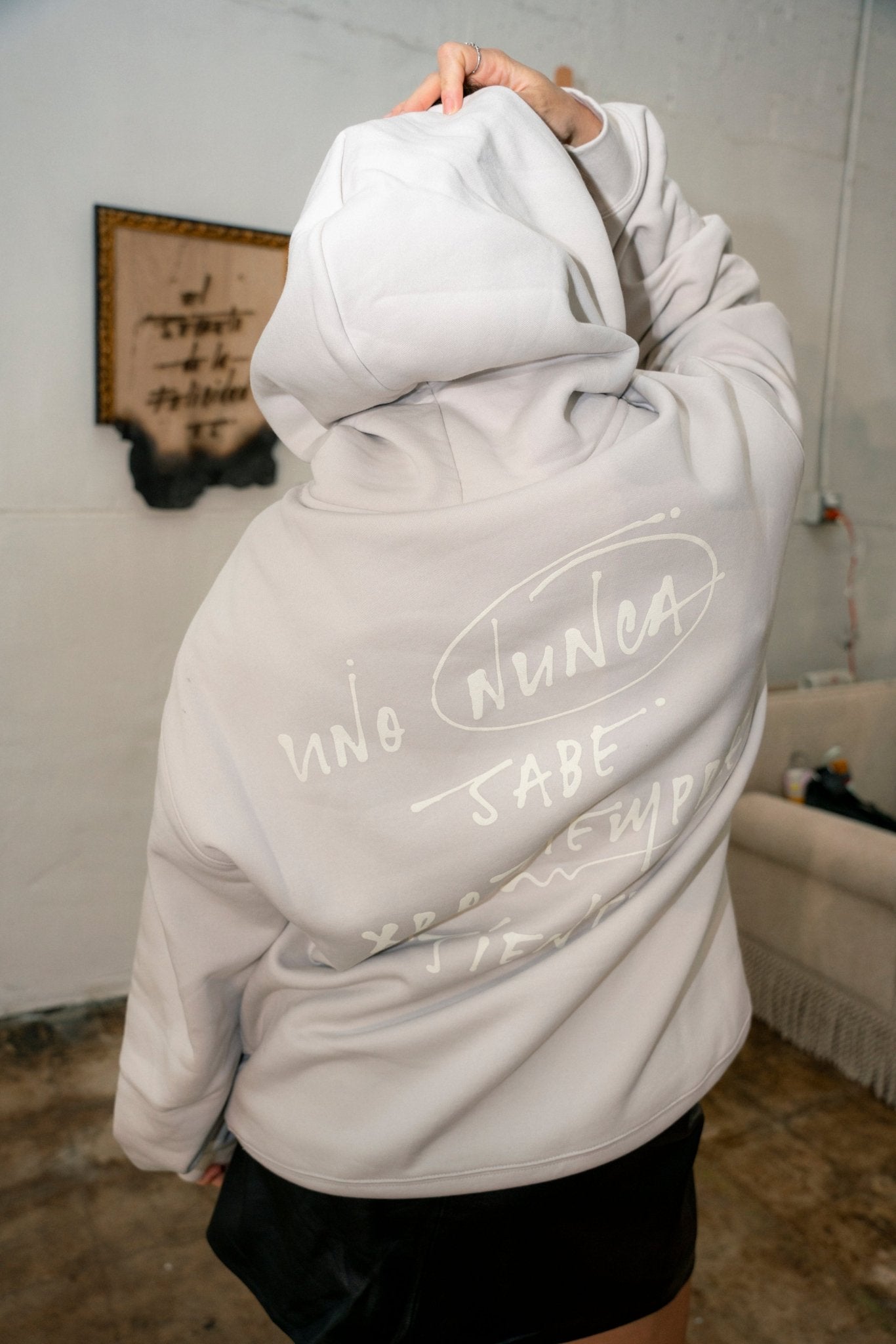 Uno Nunca Sabe Hoodie - Camilo Rojas Shop