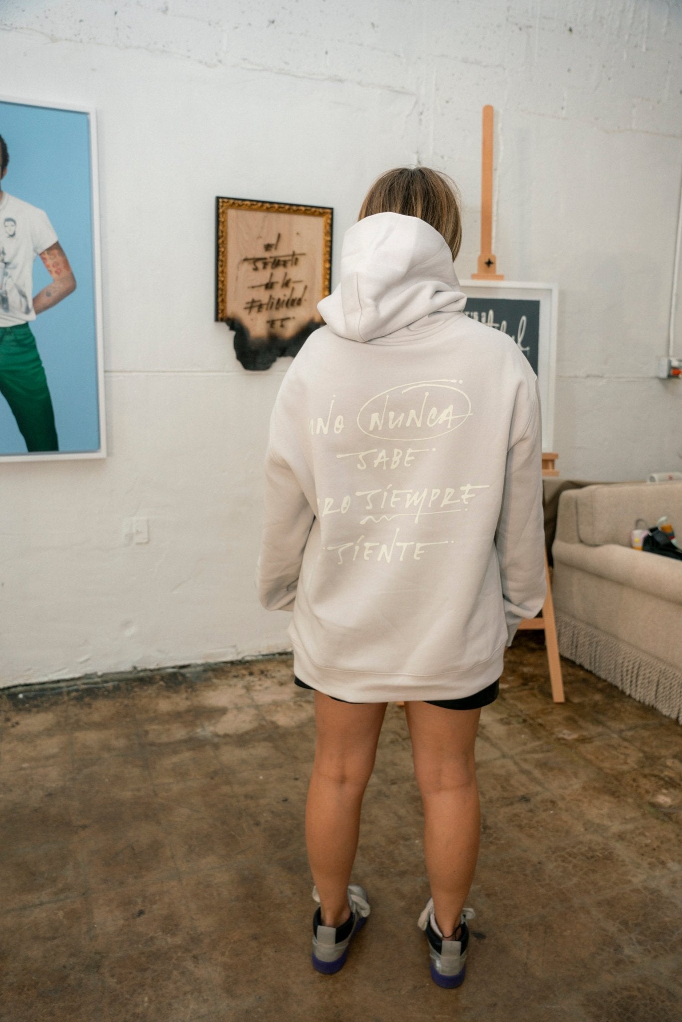 Uno Nunca Sabe Hoodie - Camilo Rojas Shop