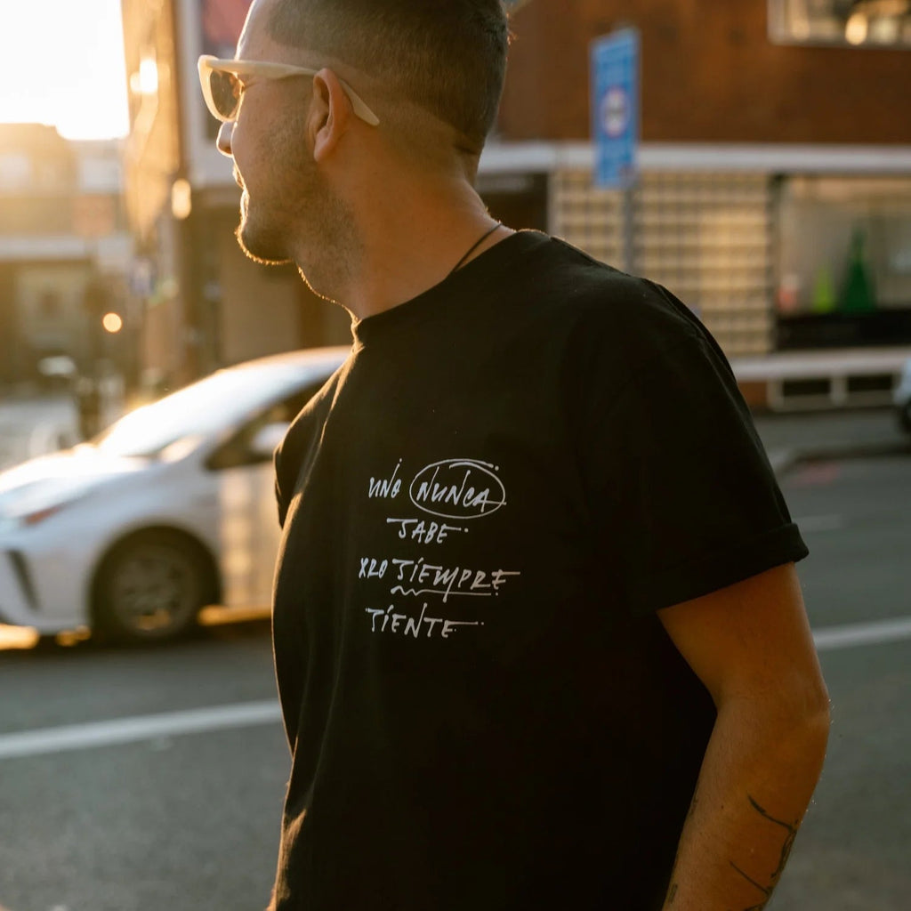 Uno nunca sabe Tshirt - Camilo Rojas Shop